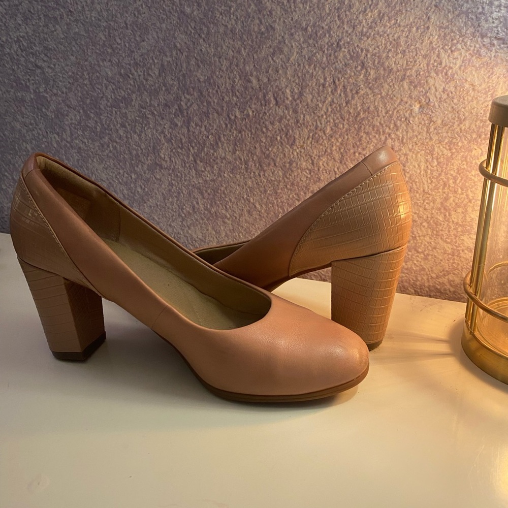 Clarks block heels blush color 8 1/2